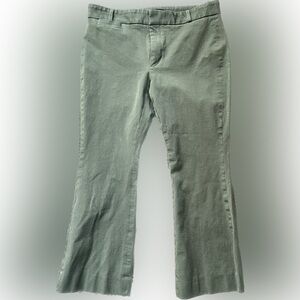 Banana Republic green capris. Size 2s. Crop flare.